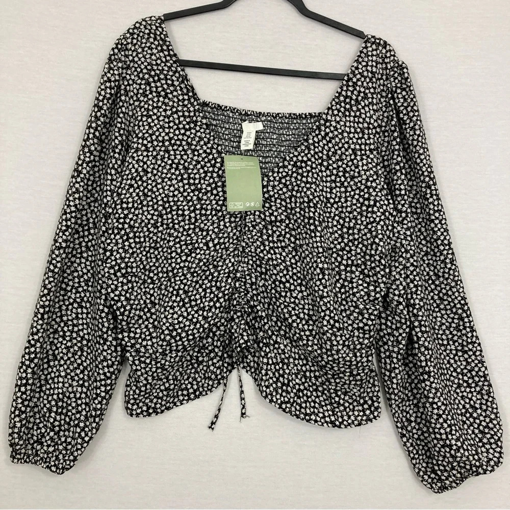 New H&M Black White Ditsy Floral Ruched Front V Neck Smocked Back Blouse XL